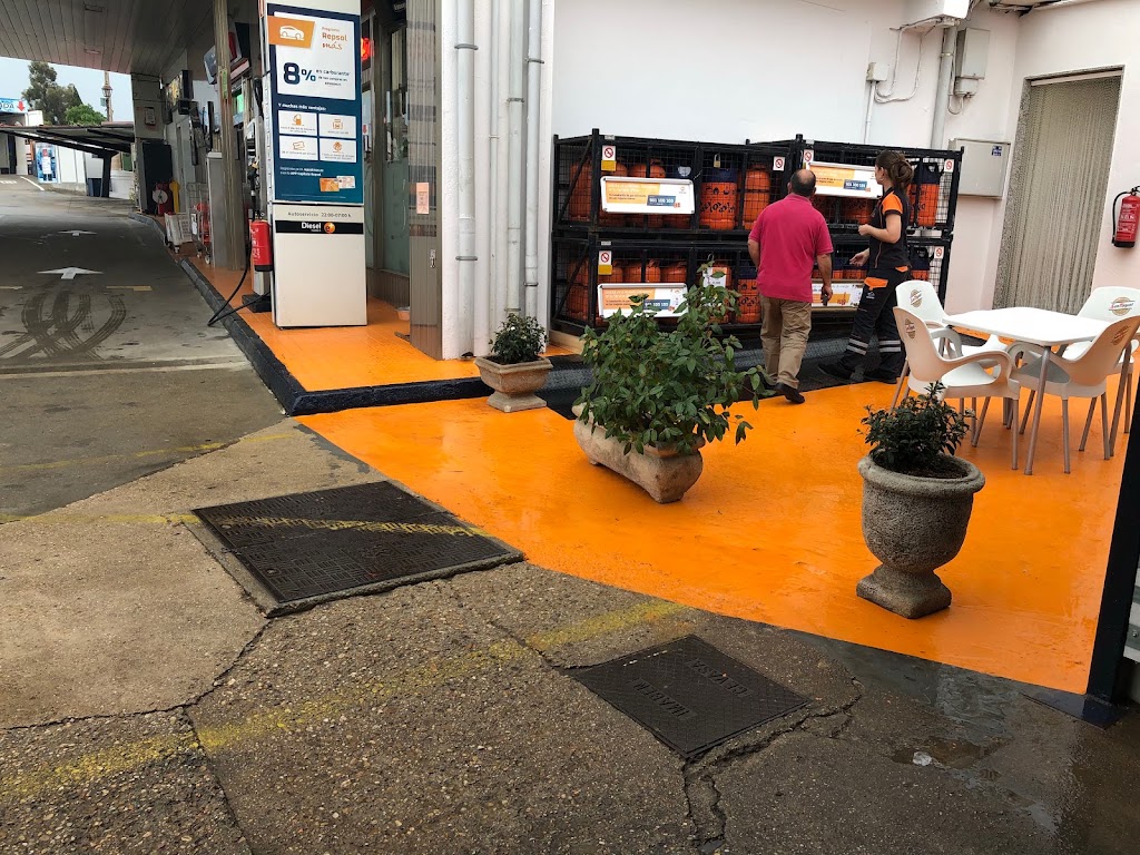 Estacion de Servicio FERTOL, S.R.L. - Repsol — Interior