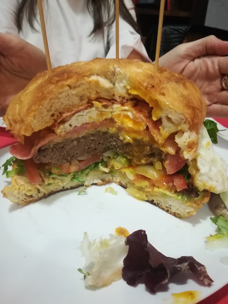MOON Cafeteria Restaurante — Hamburguesa