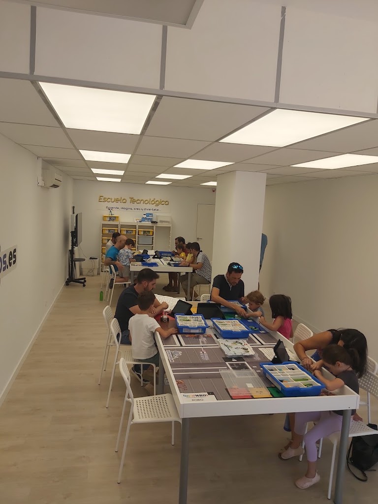 Escuela Tecnologica conectados.es Tres Cantos — Del propietario