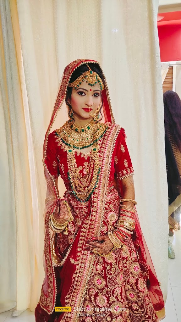 Aarti Beauty Parlour