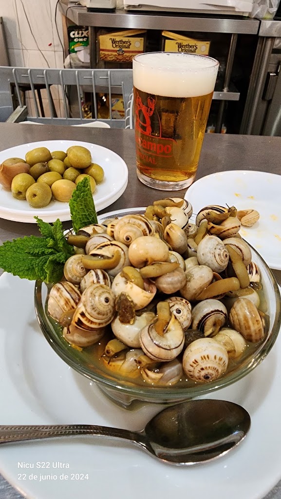 Bar Jimenez — Comida y bebida