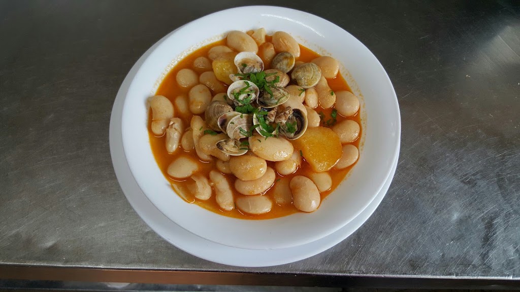 Bar Cerveceria Cristina — Comida y bebida