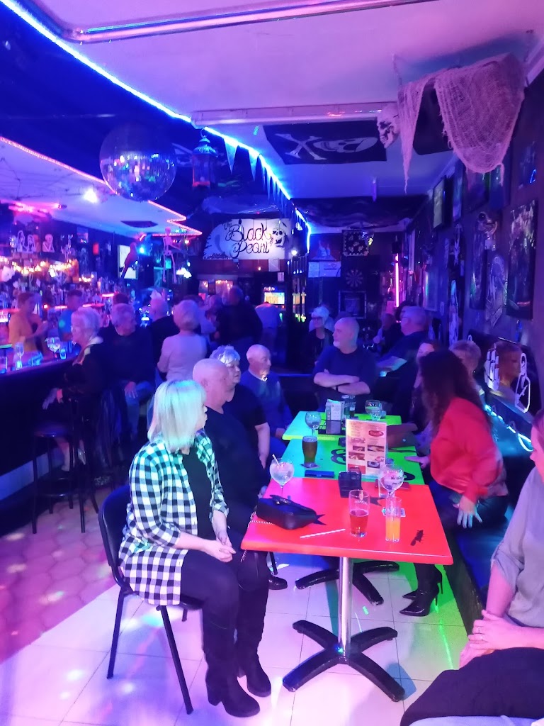 The Pearl Karaoke Bar — Ambiente