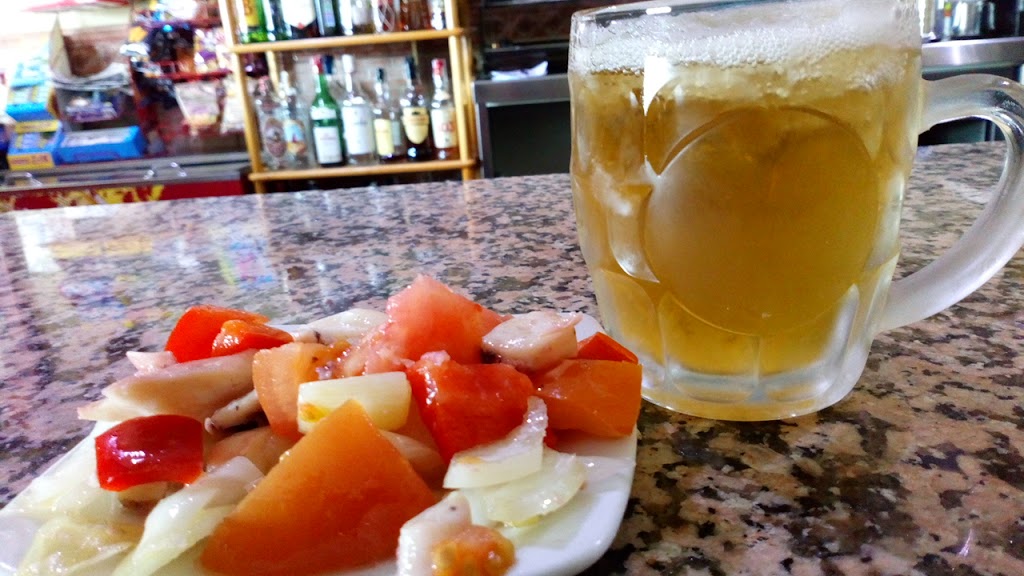 Bar Cerca — Comida y bebida