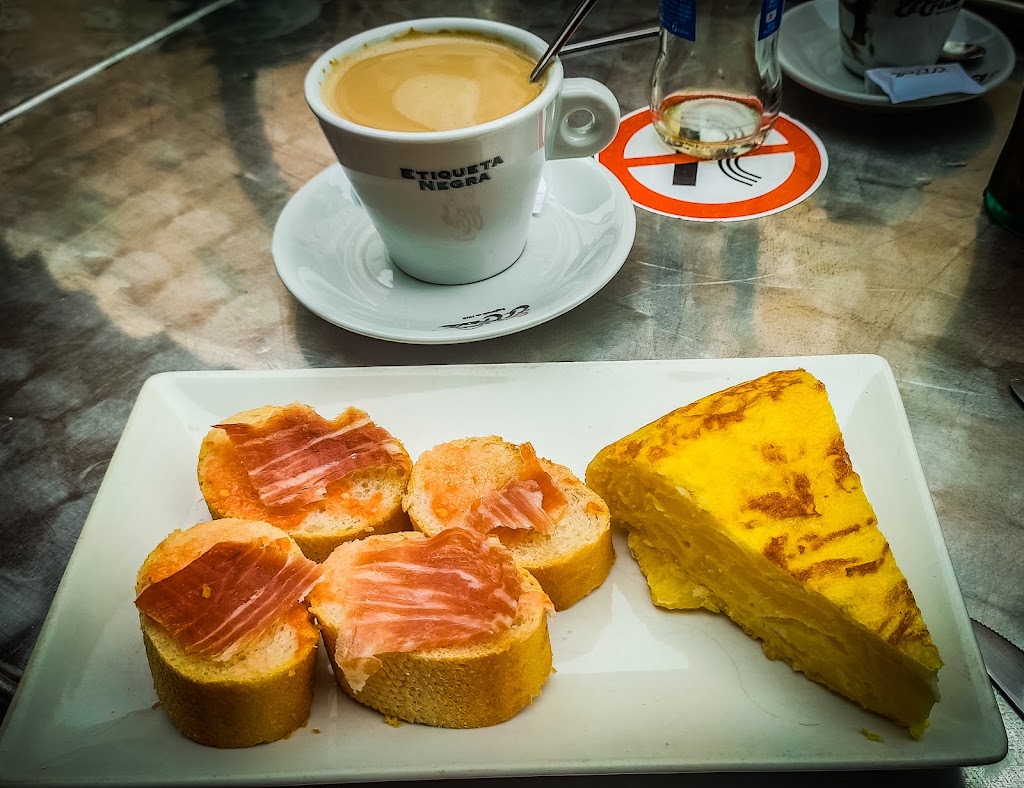 Bocateria Millenium 2 — Comida y bebida