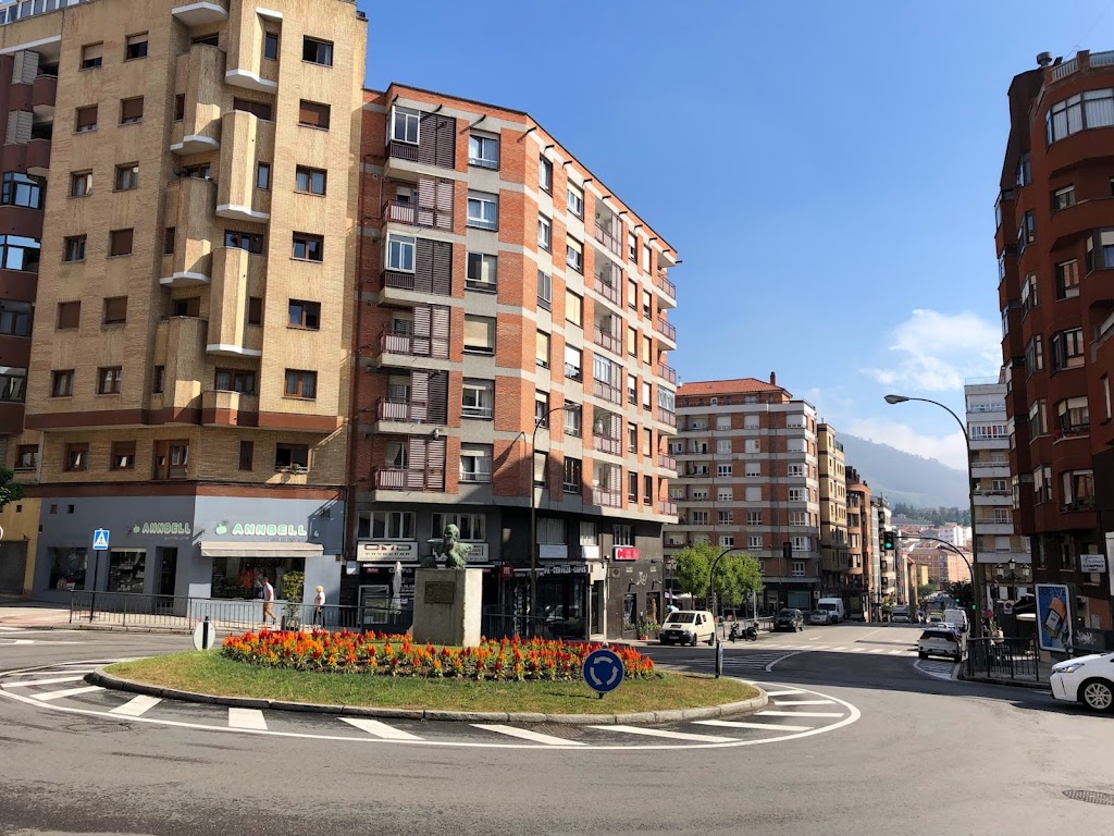 Monumento a Alejandro Casona