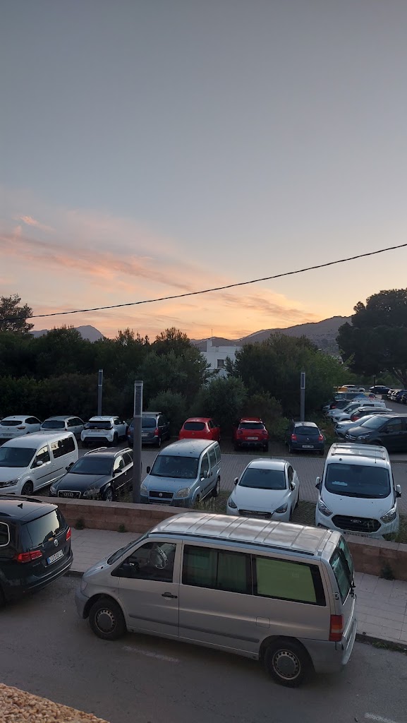 Public Parking — Estacionamiento