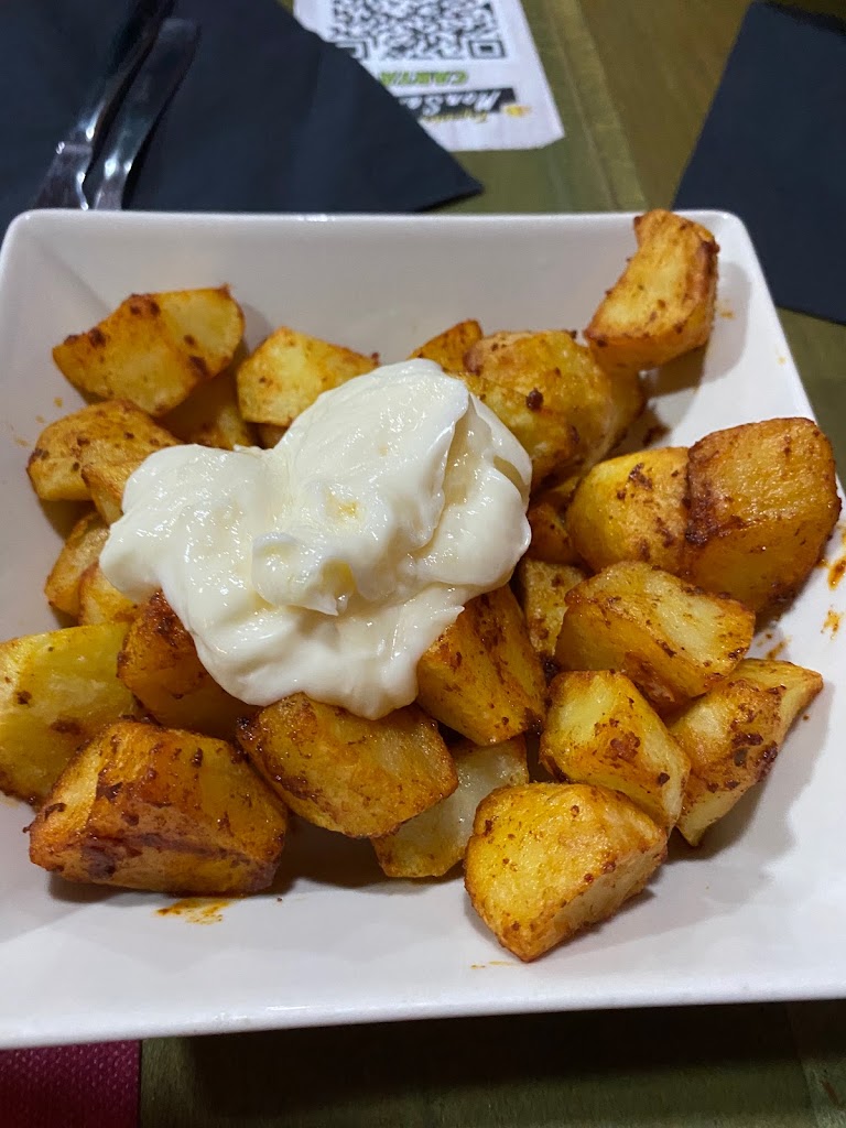 Taperia MonSerEle — Comida y bebida