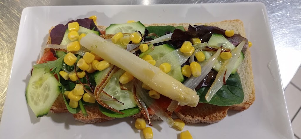 Bar El Magdaleno — Comida y bebida