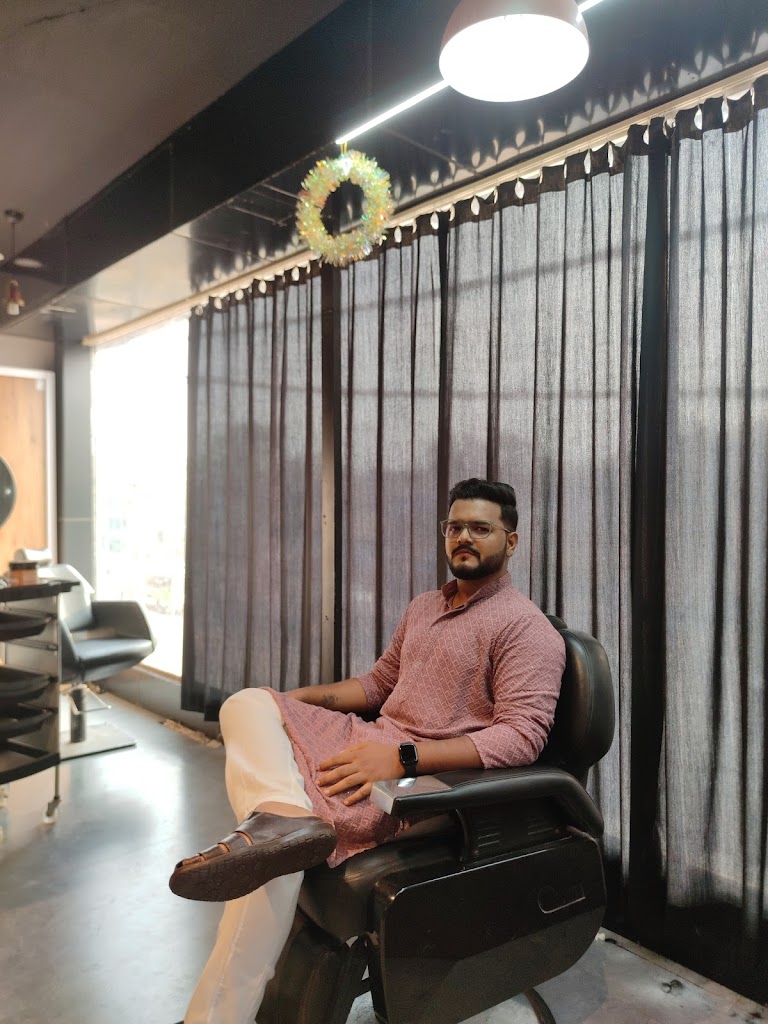 Comb Unisex Salon