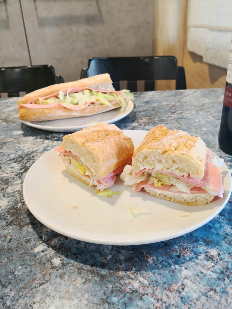 Castillo Bar — Comida y bebida