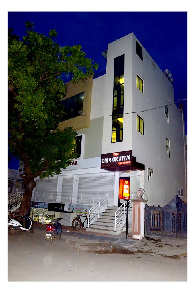 Om Executive Ac Deluxe Lodge