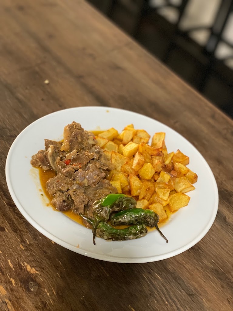 Autentic Bar Restaurant — Comida y bebida