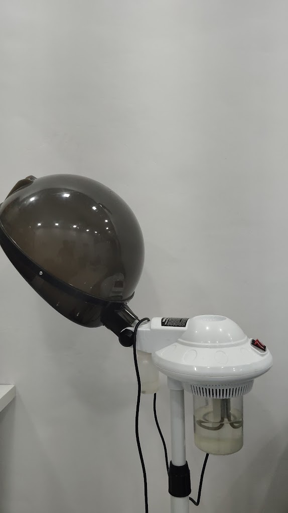 Alex Beauty Parlour And Massage Center