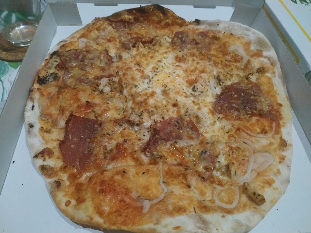 Pizzeria Luigi — Comida y bebida