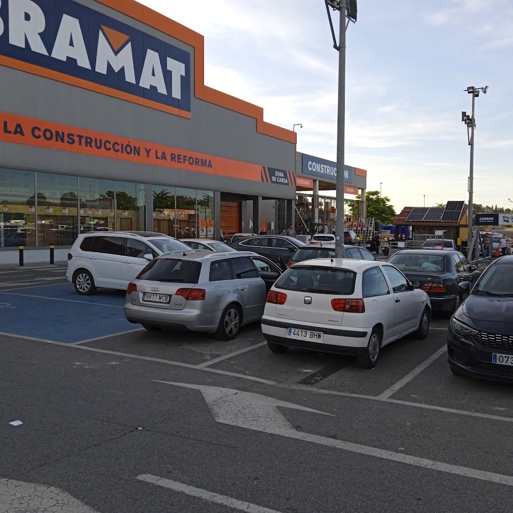 Aparcamiento Clientes OBRAMAT Bormujos