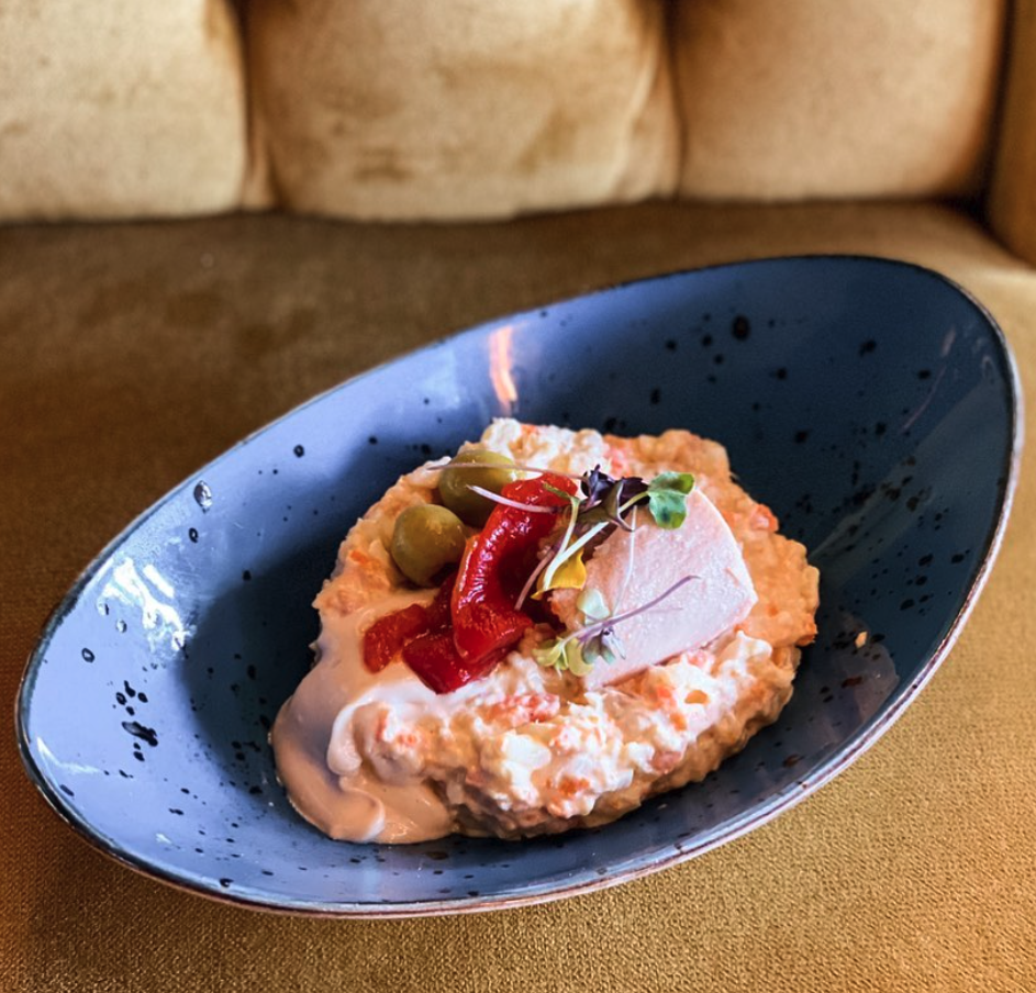 Restaurante BOCANEGRA — Comida y bebida