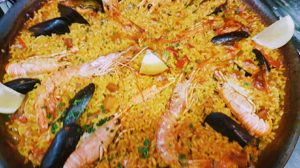 Restaurante Casa Sevilla — Comida y bebida