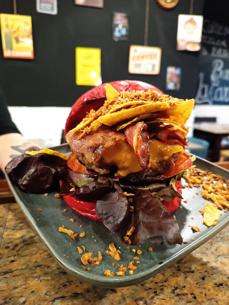 LA CARLOTTA BURGER — Comida y bebida