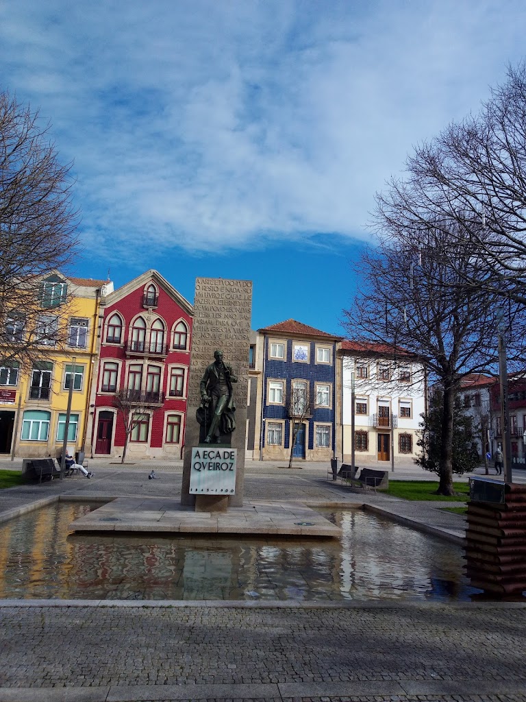Monumento a Eca de Queiroz