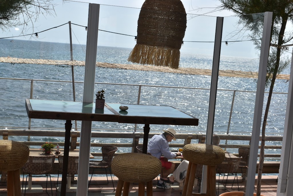 Julieta en su balcon * Restaurante Denia