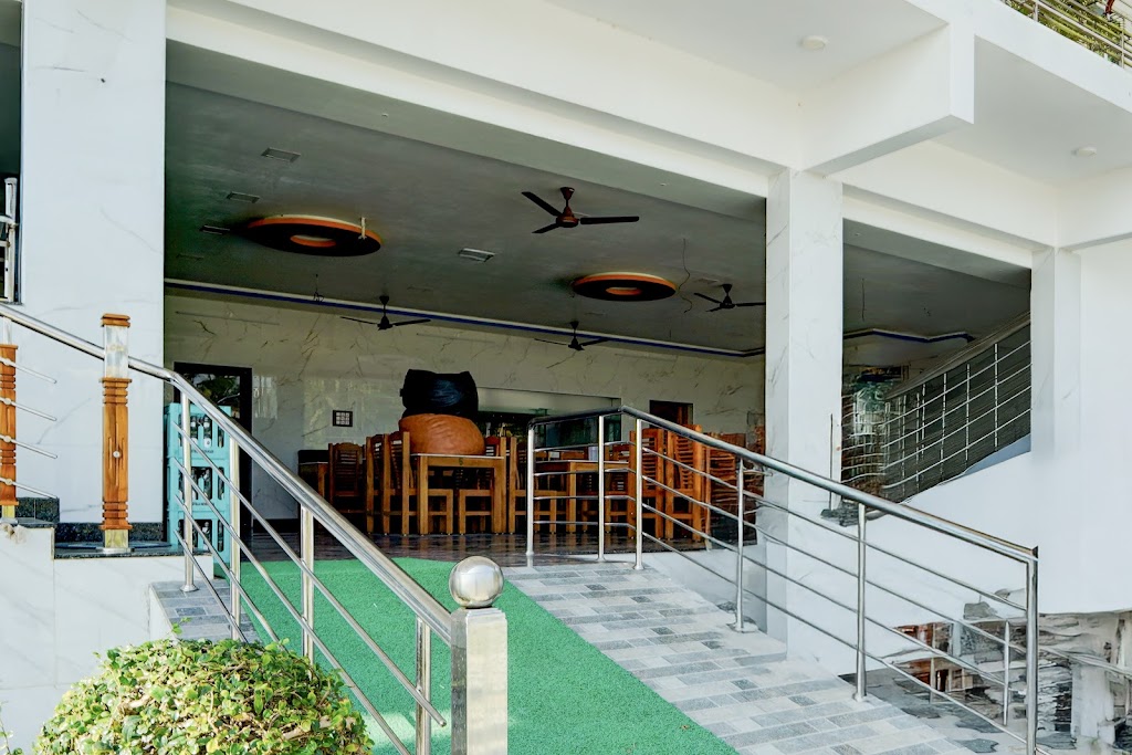 Everest Hotel Lodge Restaurant