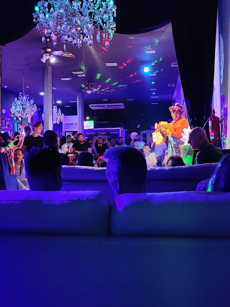 Instinto Bar Las Palmas — Escenario