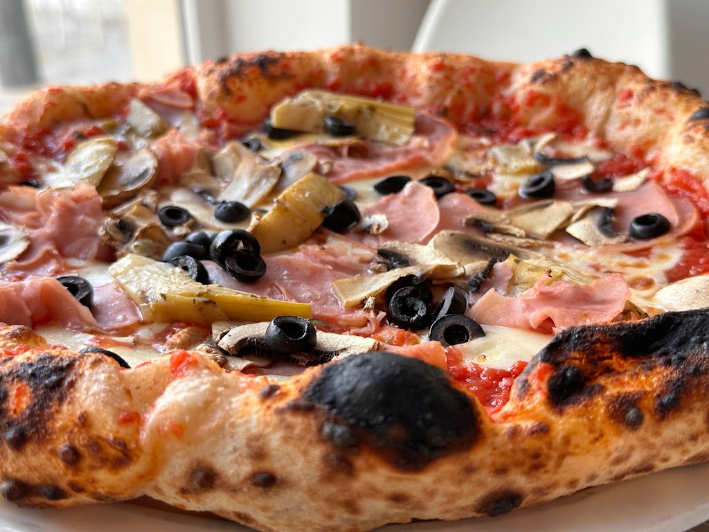 De Pizzeo — Comida y bebida