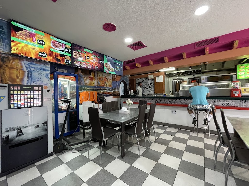 Shani Pizza Kebab La Perla — Ambiente