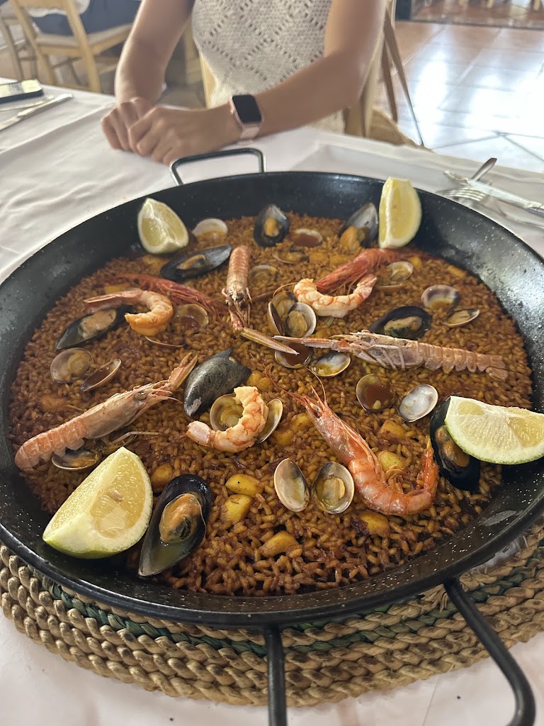 Restaurante Victoria & Roneria Mangu — Paella