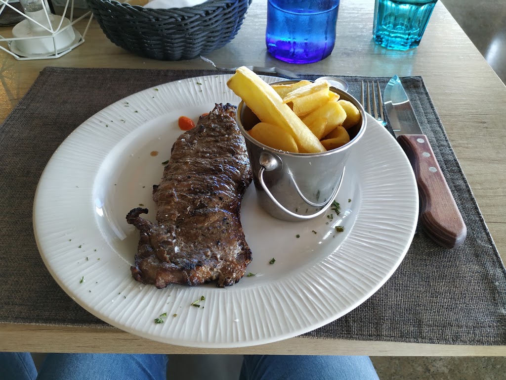 Capitan Grill — Comida y bebida