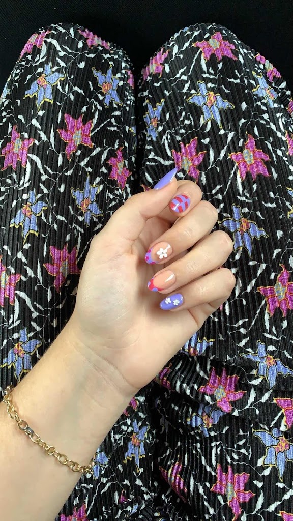 Salon de Belleza y Estetica Avanzada Irene Munoz — Manicura
