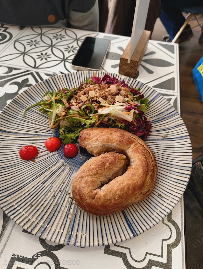 La Mesa Restaurant — Comida y bebida
