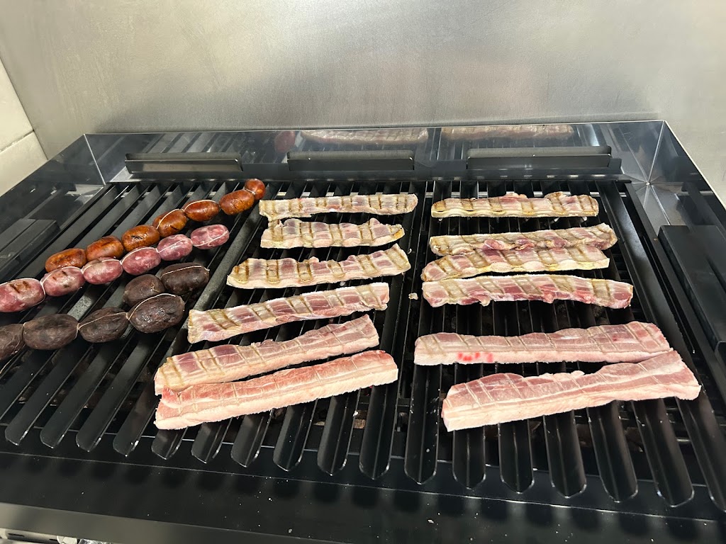 Quinto y Tapa Restaurante Cafeteria — Comida y bebida