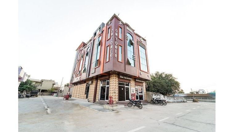 Oyo Om Hotel