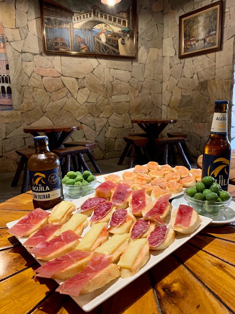 TEQUILA BAR LA RAGAZZA — Comida y bebida