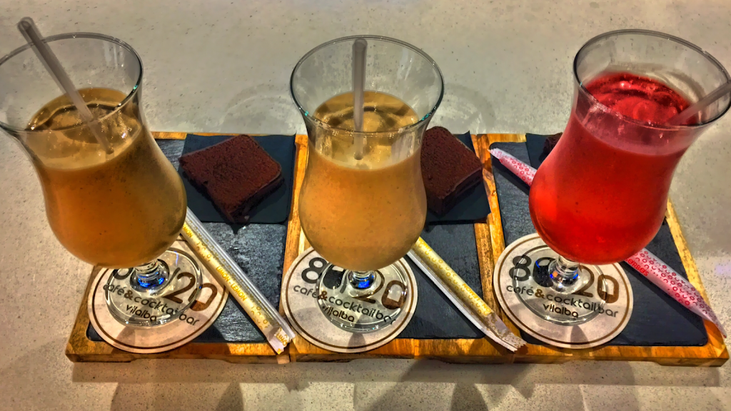 80/20 COCKTAIL LOUNGE — Comida y bebida