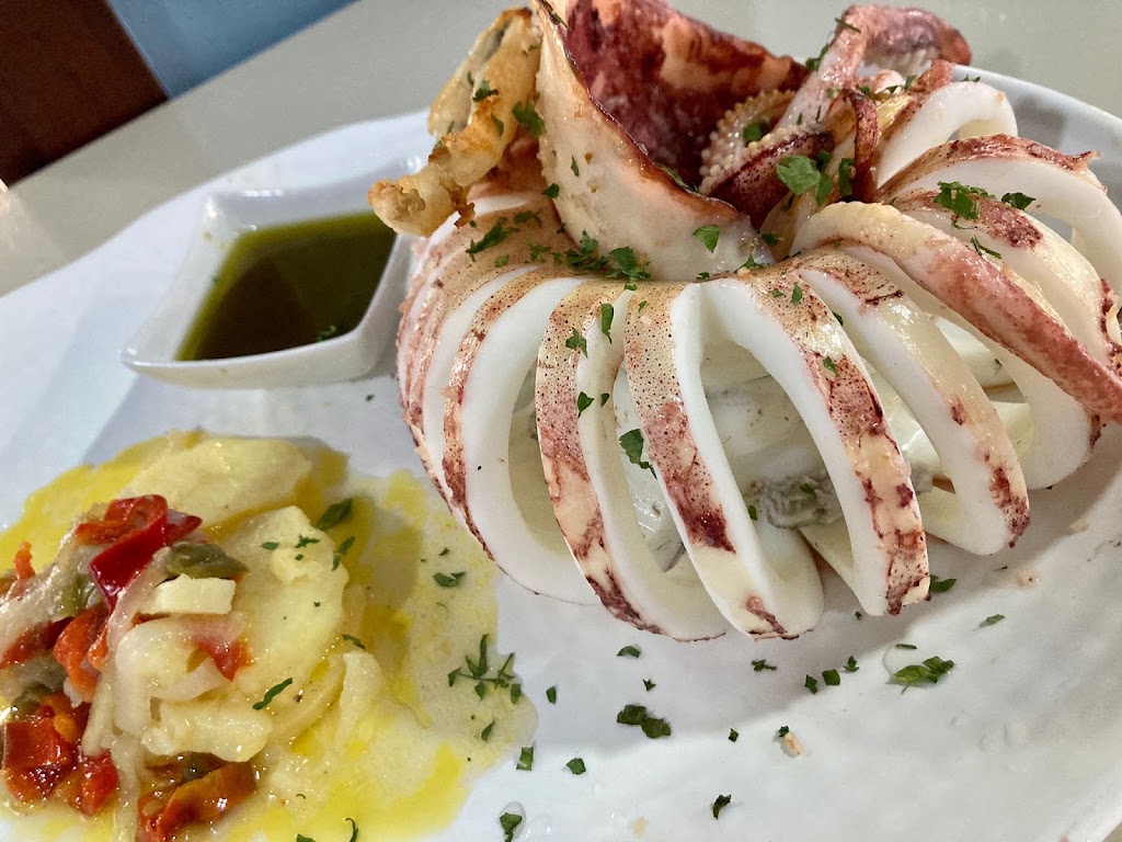 Hostal Restaurante El Quinto Pino — Comida y bebida