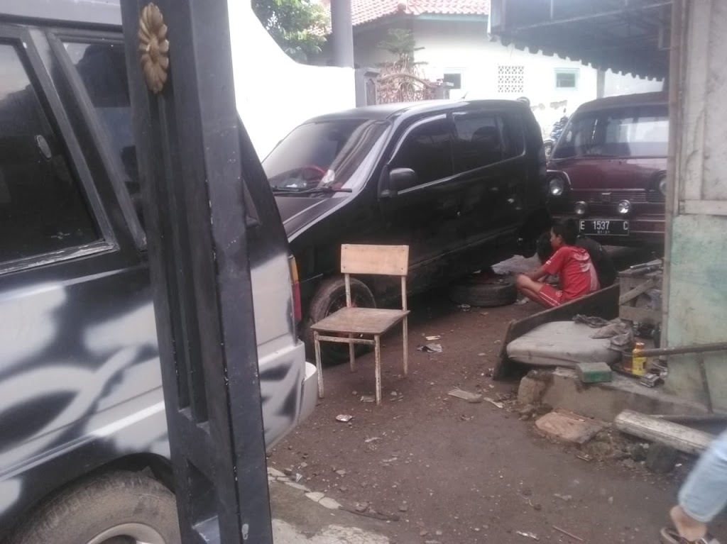 PERBAIKAN MOBIL DAN MOTOR