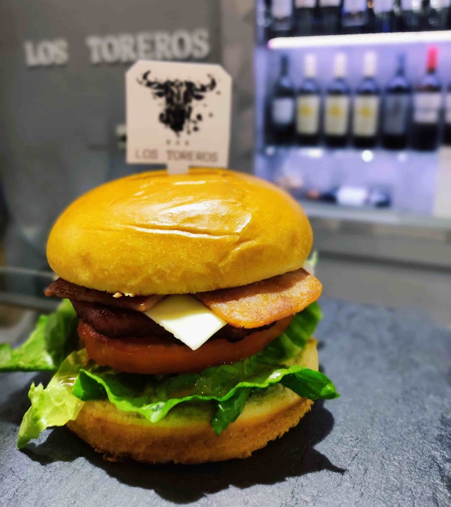 LOS TOREROS Bar — Comida y bebida