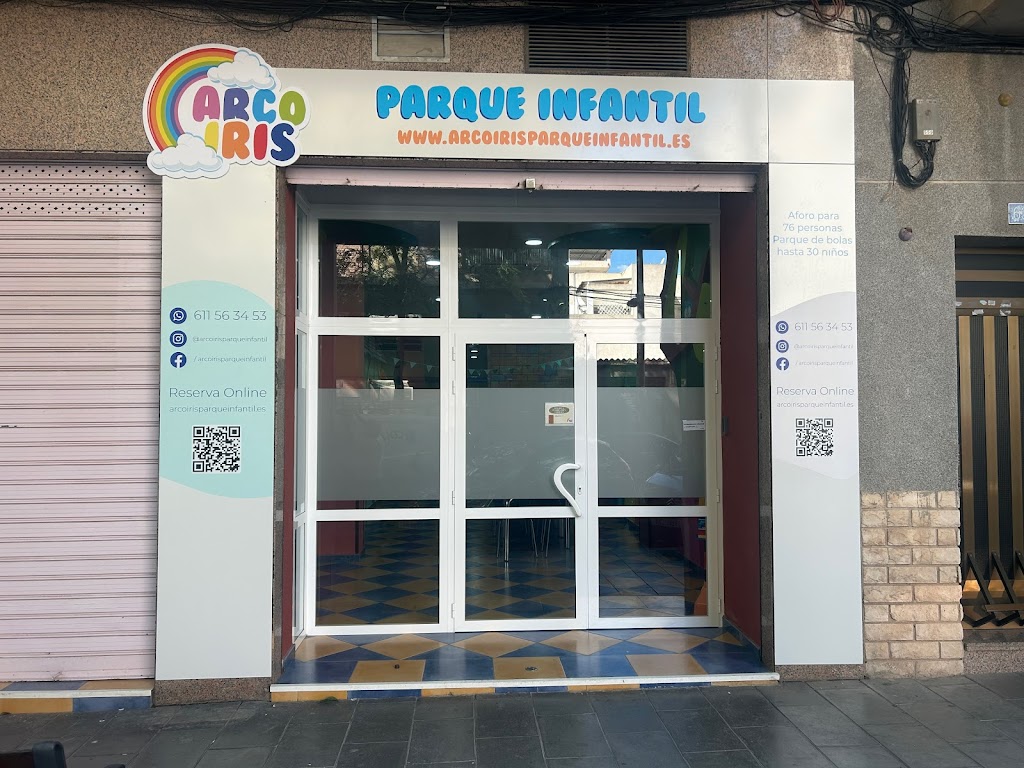 Arco iris Parque infantil. Celebra el cumpleanos en nuestro parque de bolas.