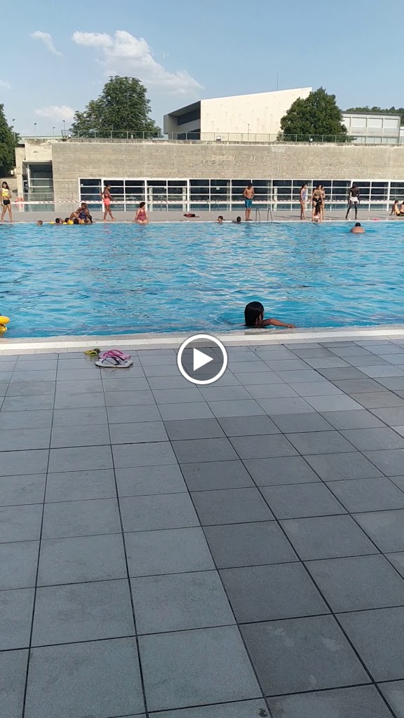 Piscina Publica Municipal "Aranzadi" de Pamplona. — Videos