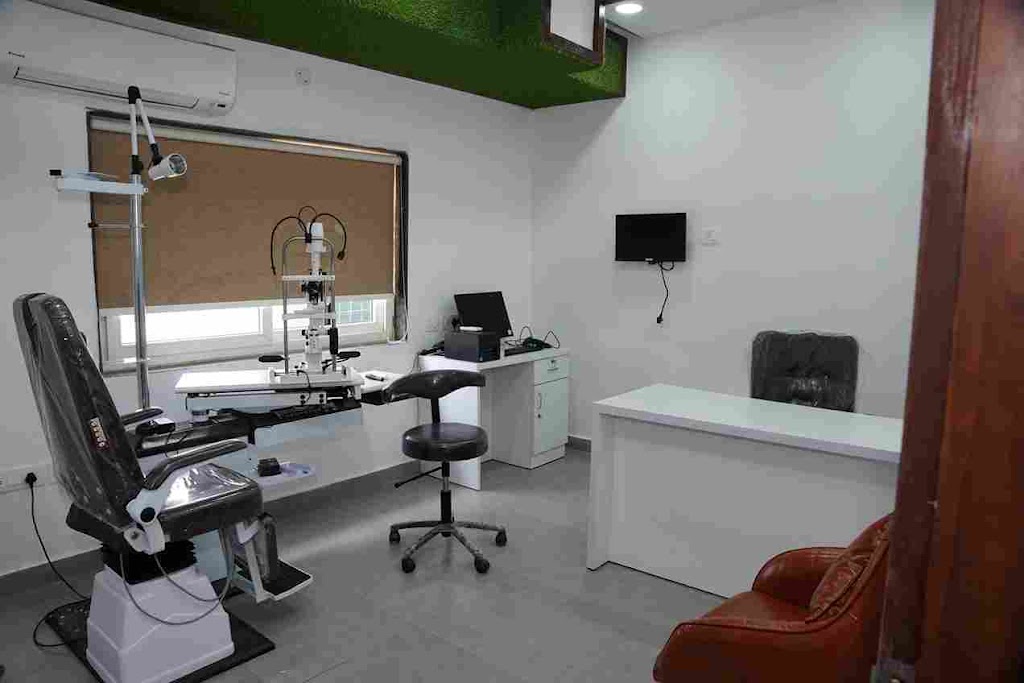 Dr Sankeert Retina Cataract Surgeon