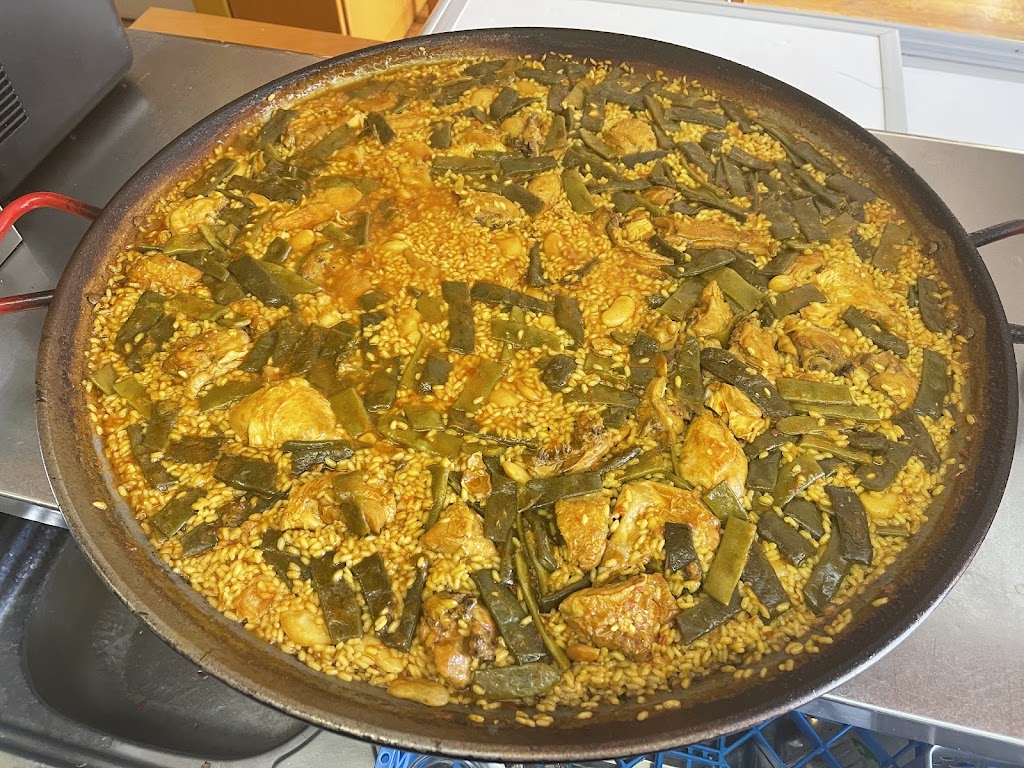 Taberna GU 2 — Comida y bebida