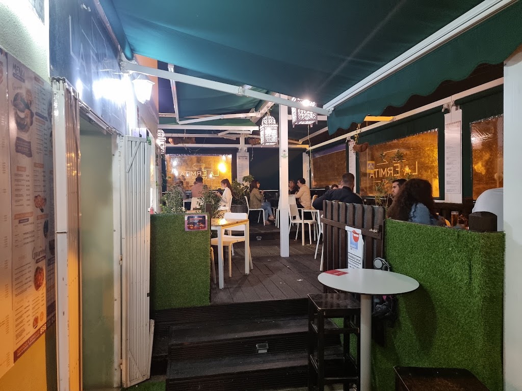 La Ermita Bar y Cafe — Ambiente