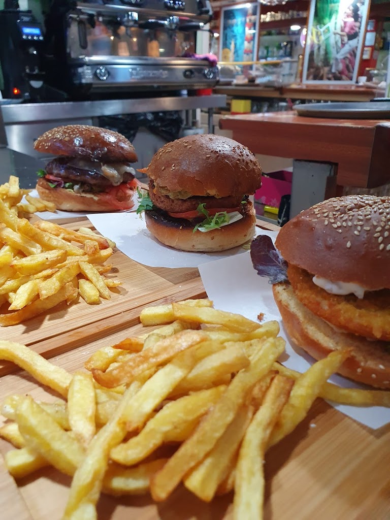 PLANETA KASTELLER — Comida y bebida