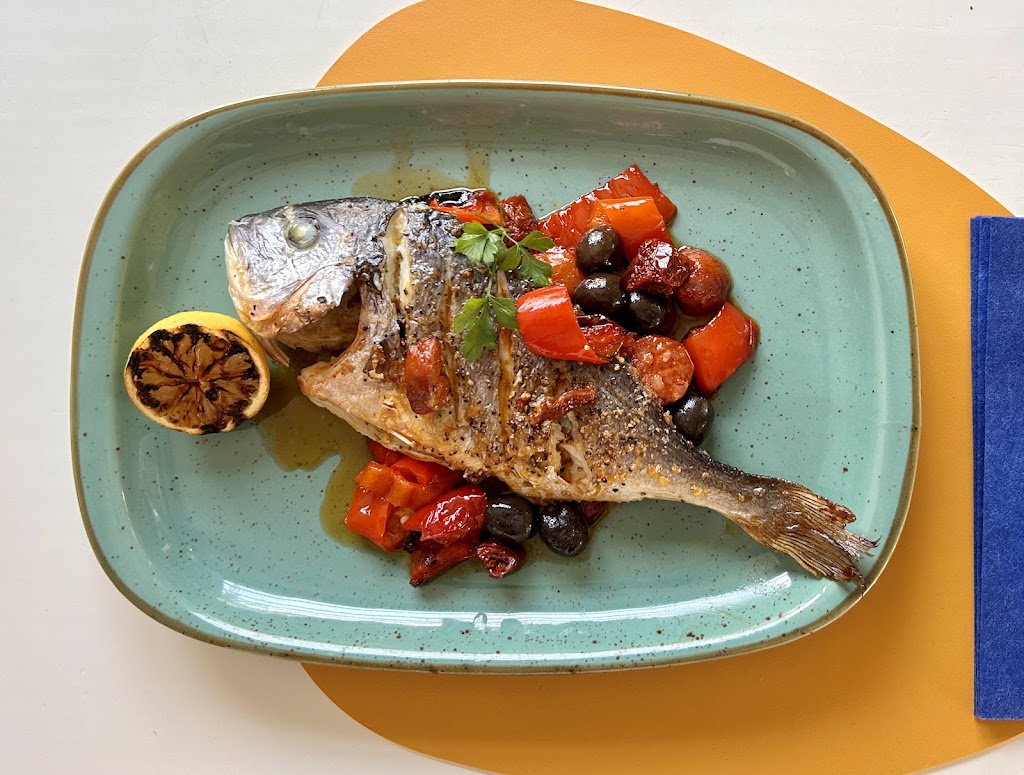 Mundo Pequeno — Comida y bebida