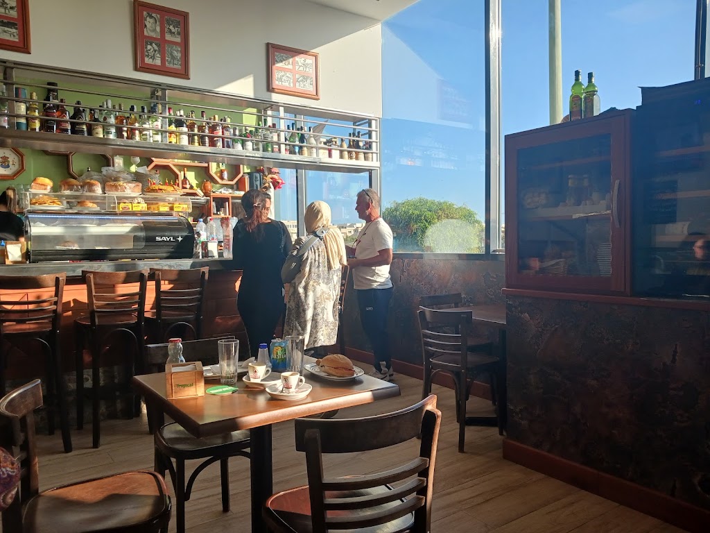 Cafeteria Hermanos Granado V — Ambiente