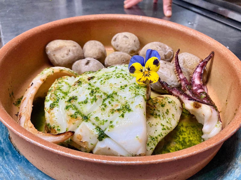 La Casa del Mago Guachinche Moderno — Comida y bebida