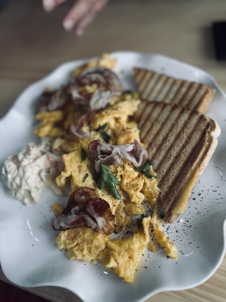 Cafe Soleil - Lounge & Sports bar — Comida y bebida